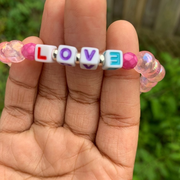Stretch Hand Crafted Spell out Love Bracelet - Picture 2 of 3